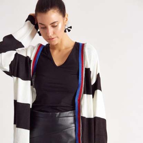 Vneck cardigan sweater Robin Kadin new with tag red white silver rugby pattern - Picture 6 of 6